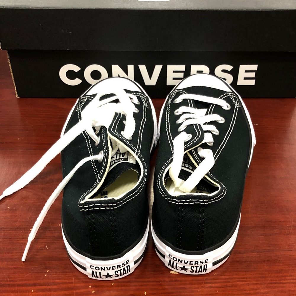 Converse Kids Sz 2.5 Black and White Low Top Sneakers - Picture 2 of 8